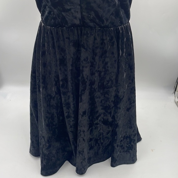 Forever 21 Crushed Velvet Fit & Flare Mini Black Dress NEVER WORN - Picture 4 of 8